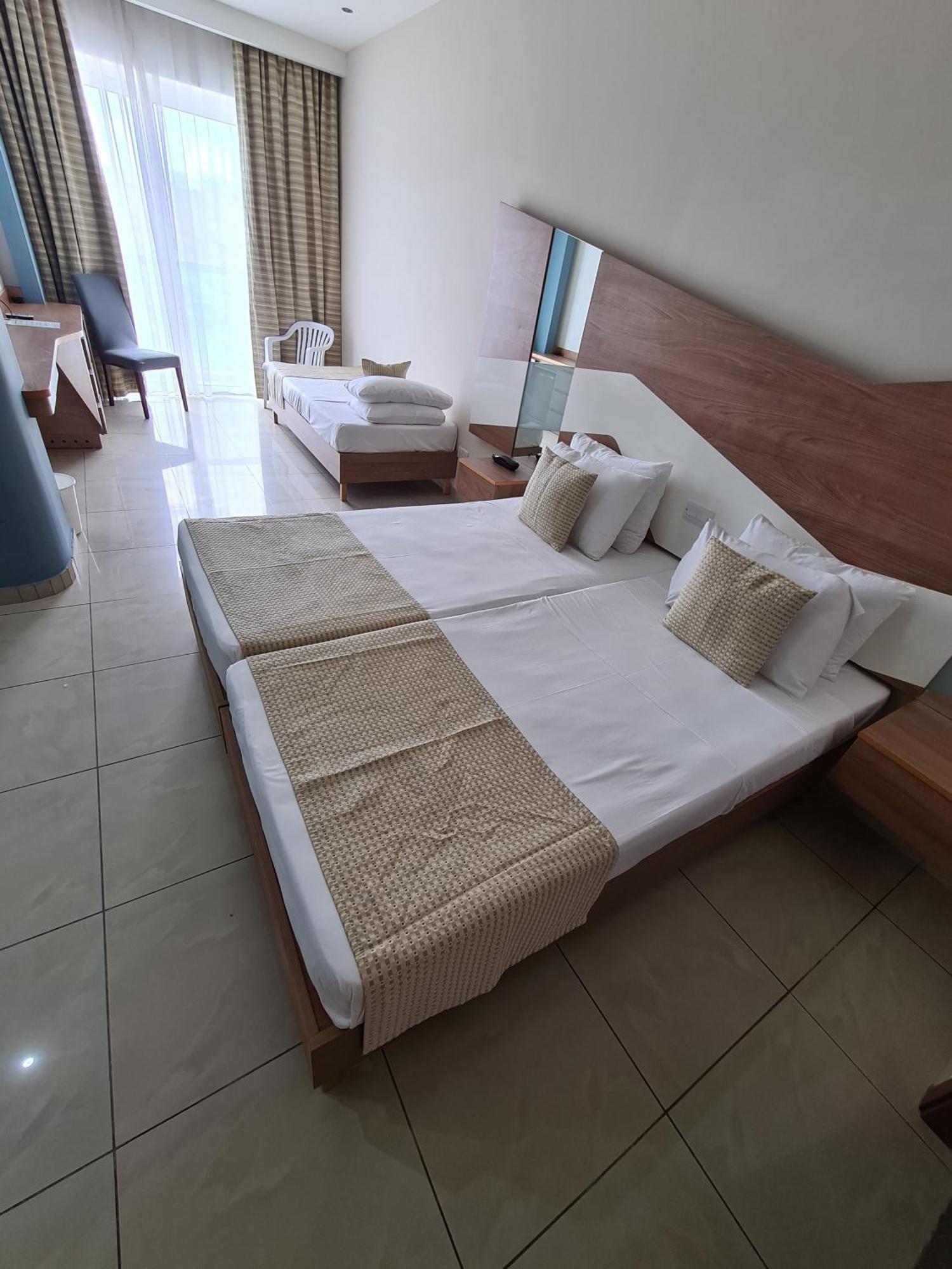 Water'S Edge Hotel Birżebbuġa Δωμάτιο φωτογραφία