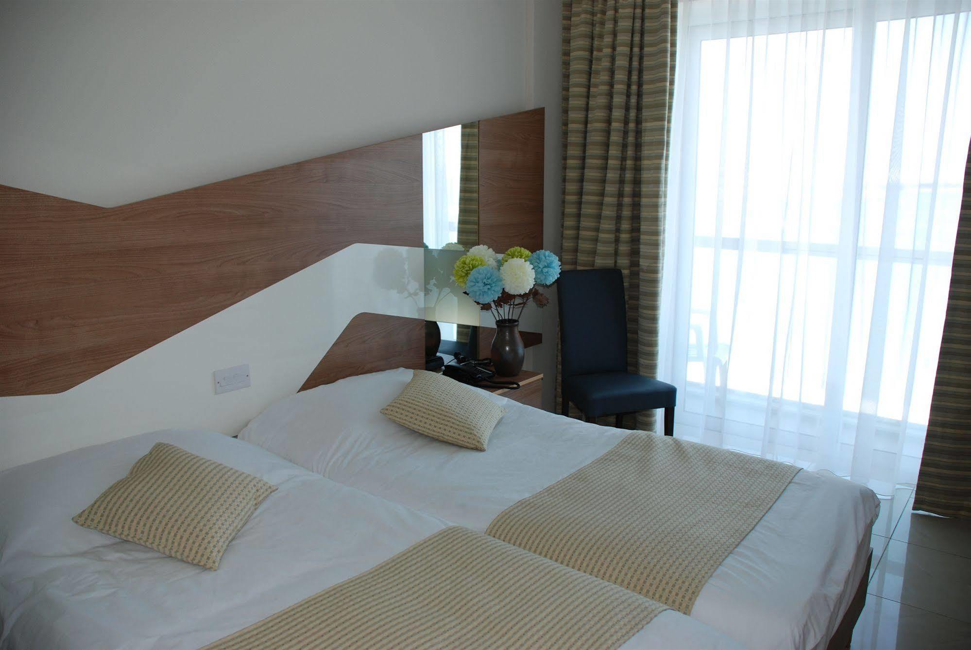 Water'S Edge Hotel Birżebbuġa Εξωτερικό φωτογραφία